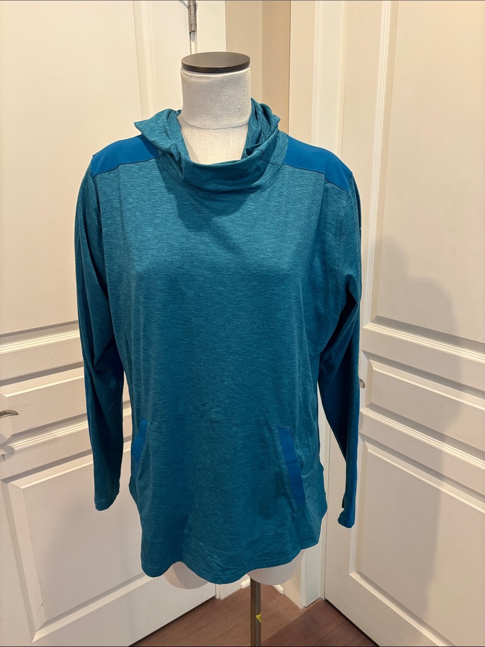 Columbia Omni wick Teal Hooded Pullover with Contrast Panels